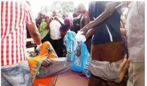 Graphic Photos: Dangling corpse of 67-yr-old man who committed suicide in Calabar